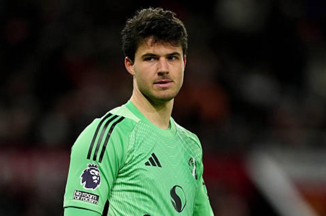 九游娱乐官网-拉门斯加盟曼联后前16场比赛丢23球，奥纳纳同期丢了26球