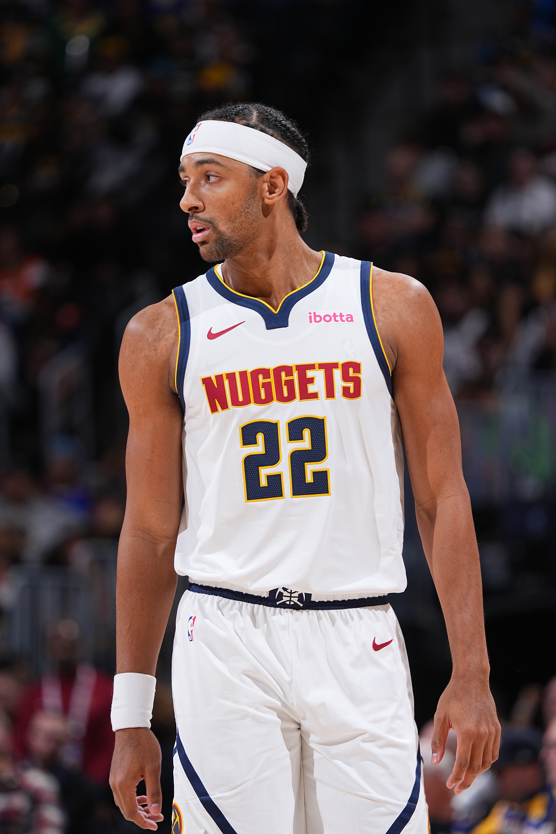 九游娱乐下载-内线支柱!纳吉全场12投4中&罚球2中2 得到11分12板2助2帽